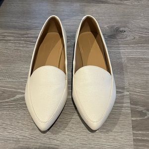 Banana Republic Cream Loafers 7.5 Women’s Shoes